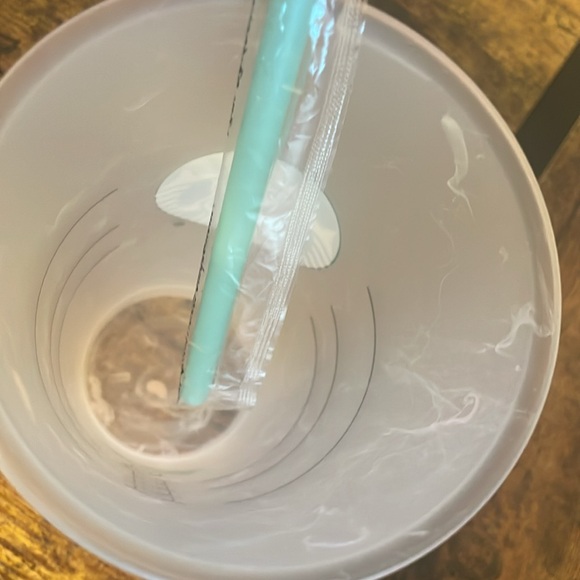 Starbucks reusable cold beverage cup - Picture 6 of 6